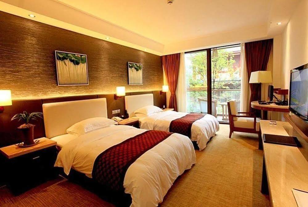 Jiezi Ancient Town Qingchengshan Huifeng Hotel מראה חיצוני תמונה